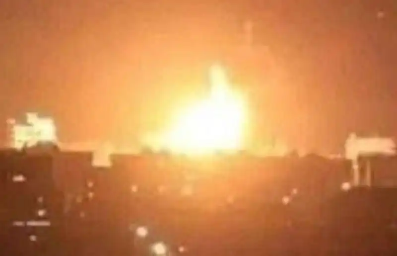 israele bombarda aleppo 1