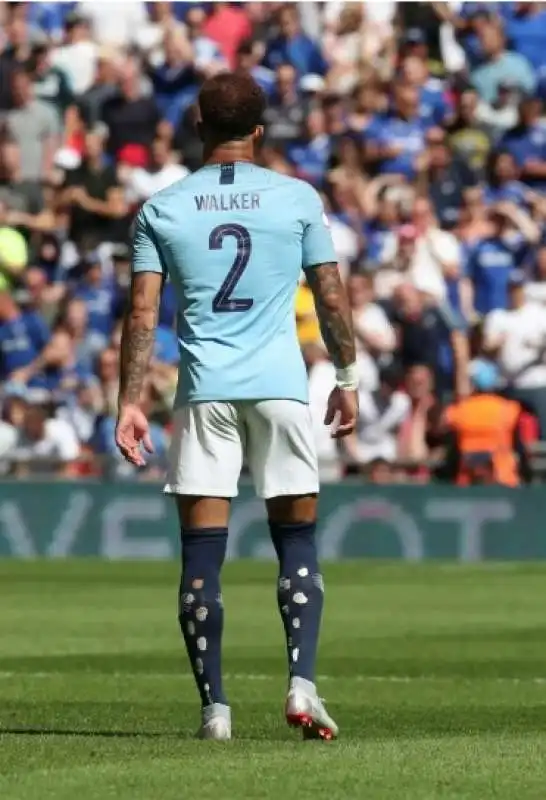 kyle walker con i calzettoni bucati 1