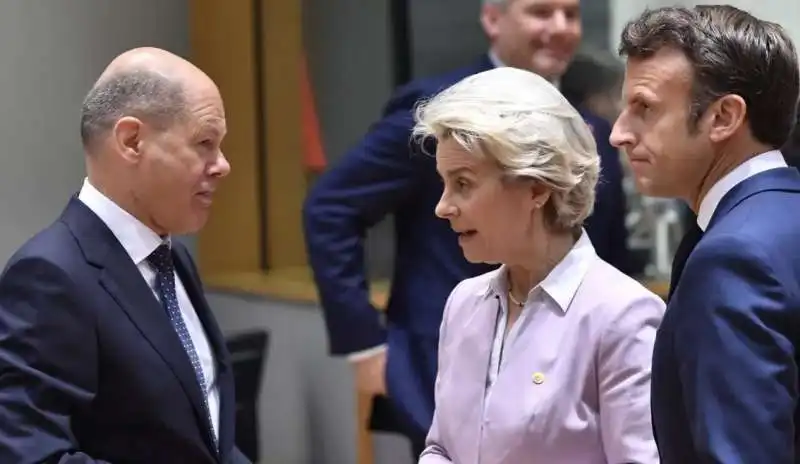 OLAF SCHOLZ URSULA VON DER LEYEN EMMANUEL MACRON

