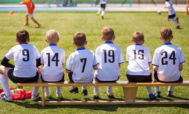 PARTITA DI CALCIO TRA BAMBINI