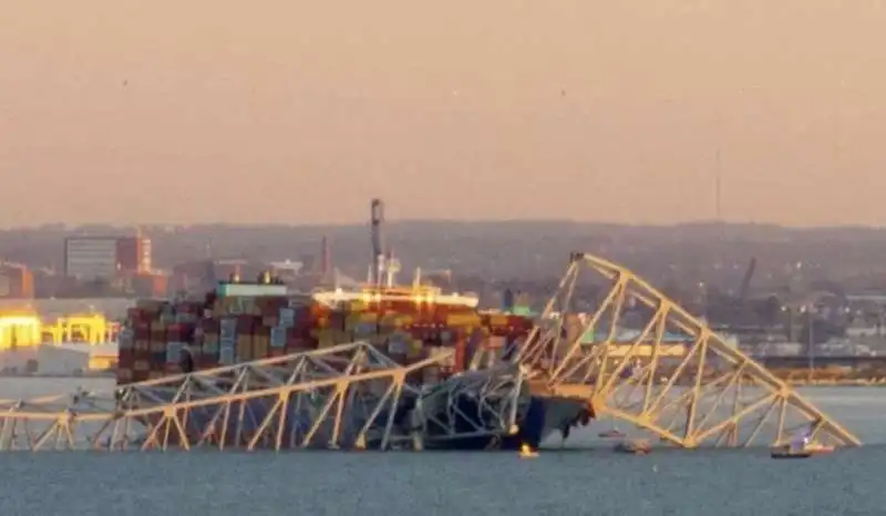 ponte francis scott key  di baltimora    crollato 