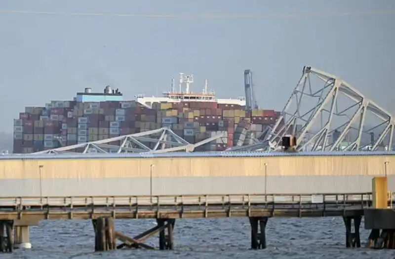 ponte francis scott key  di baltimora  dopo l'urto 