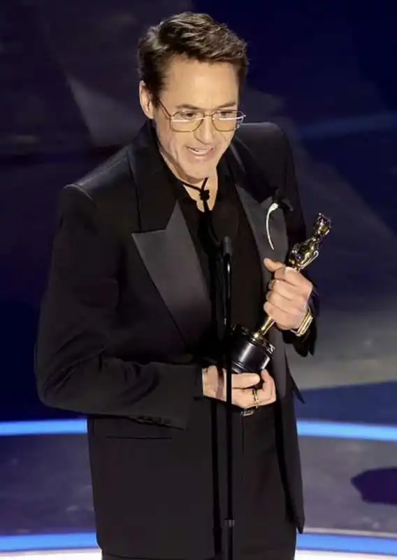 robert downey jr   oscar 2024  1