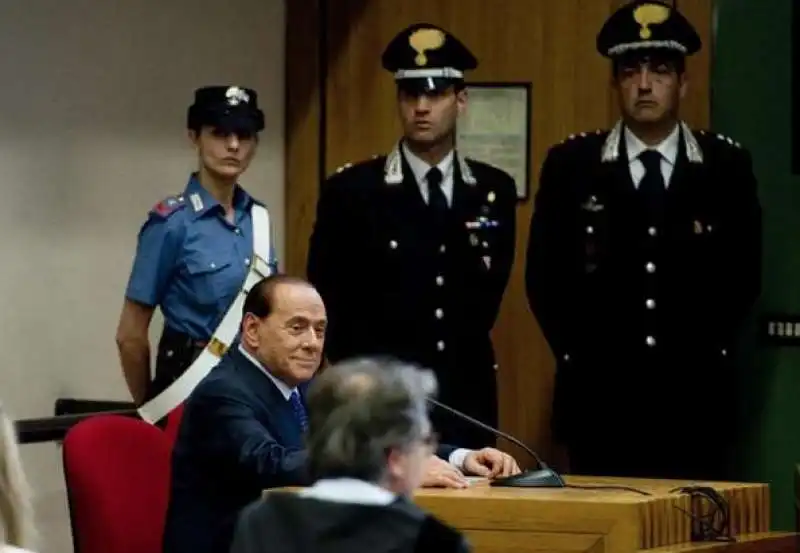 SILVIO BERLUSCONI IN TRIBUNALE