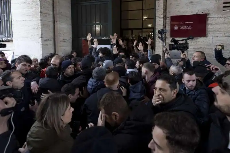 studenti occupano la sapienza   2