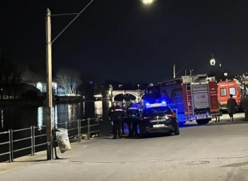 uomo caduto nel po a torino   1