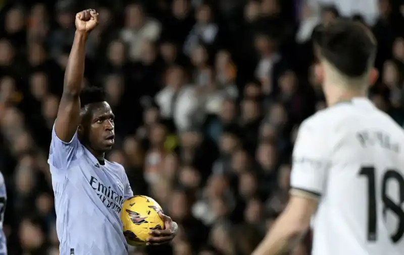 vinicius - esultanza con il pugno chiuso - valencia real madrid

