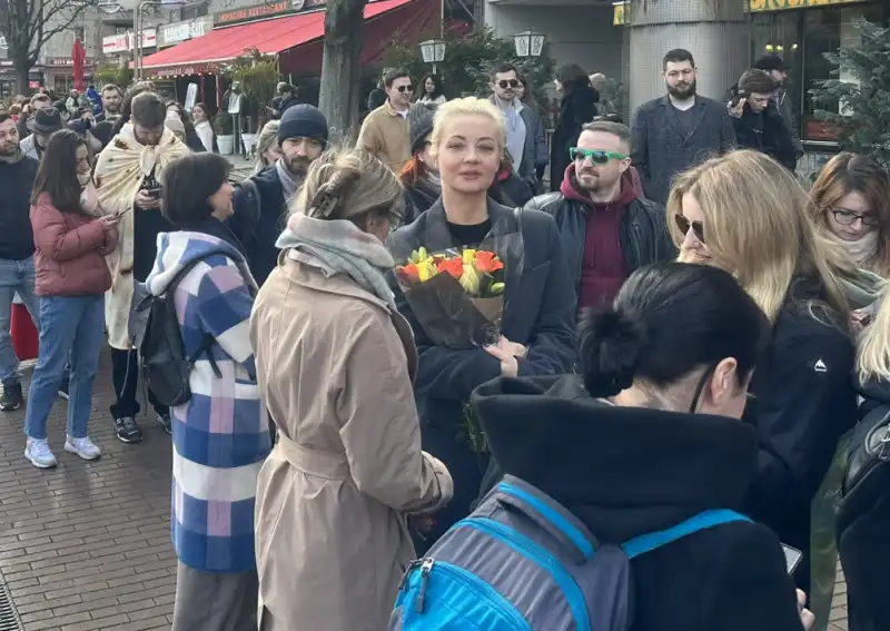 yulia navalnaya vota a berlino   1