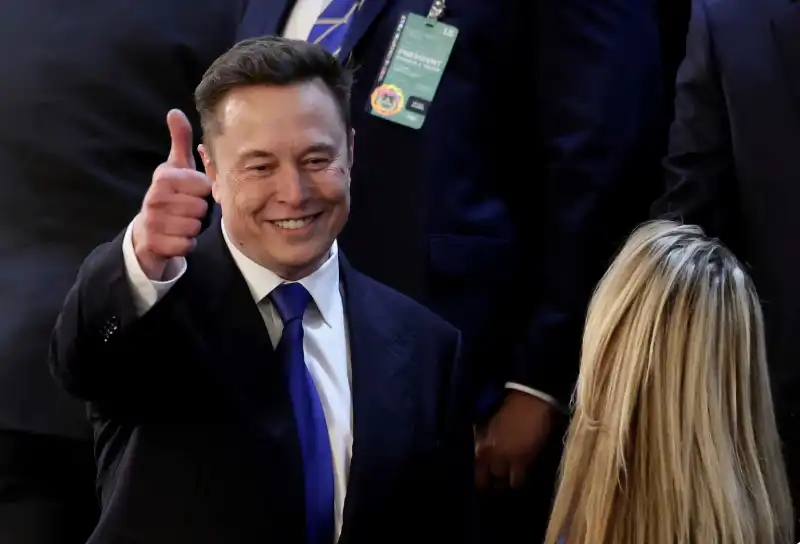 elon musk al congresso durante il discorso di trump 