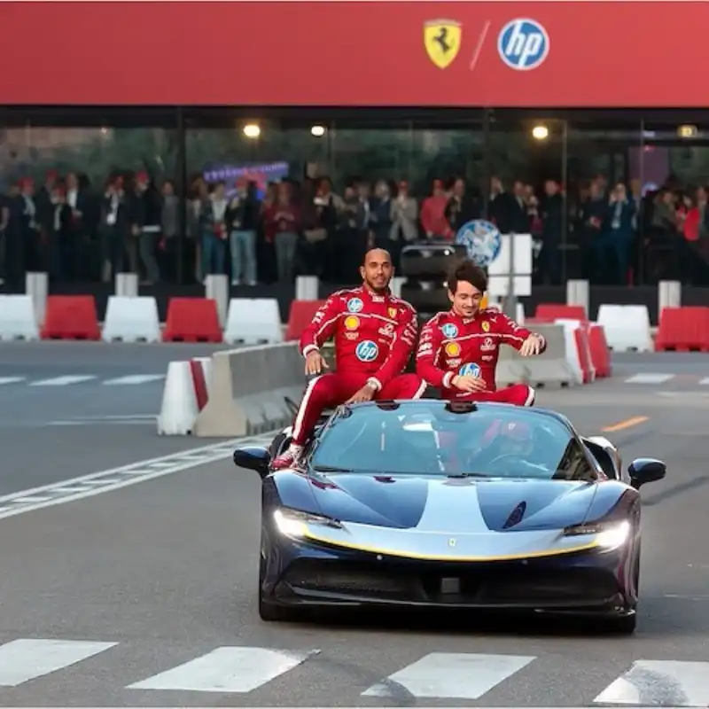 lewis hamilton charles leclerc a milano 2