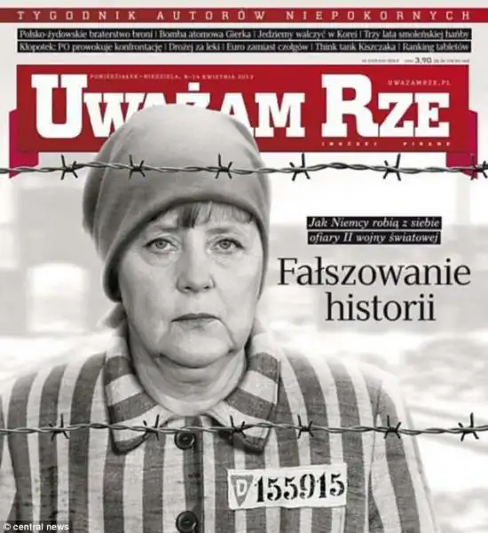 ANGELA MERKEL RITRATTA COME PRIGIONIERA DI UN CAMPO DI CONCENTRAMENTO DA UN MAGAZINE POLACCO