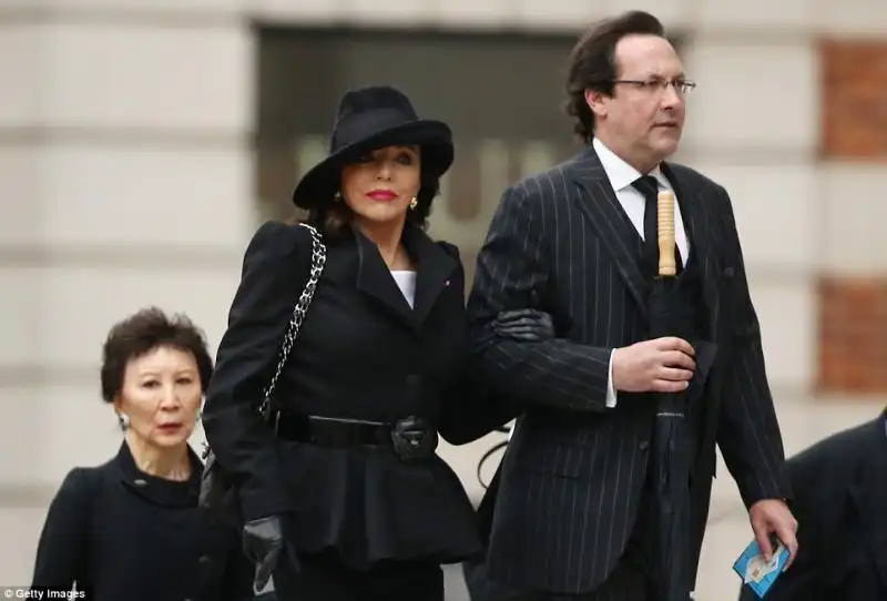 LATTRICE JOAN COLLINS AI FUNERALI DI MARGARET THATCHER 