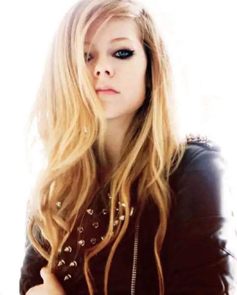 Avril Lavigne VOTE VOTE VOTE Q 