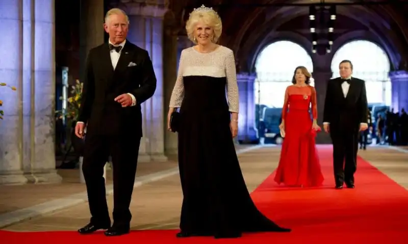 CARLO E CAMILLA ALLA CENA DI GALA DEI REALI OLANDESI 