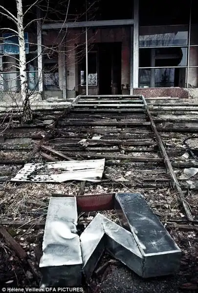 LA CITTa ABBANDONATA DI PRIPYAT NELLE FOTO DI HELENE VEILLEUX 