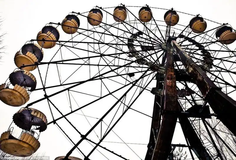 LA CITTa ABBANDONATA DI PRIPYAT NELLE FOTO DI HELENE VEILLEUX 