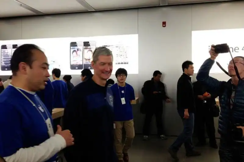 TIM COOK ALL APPLE STORE DI PECHINO 