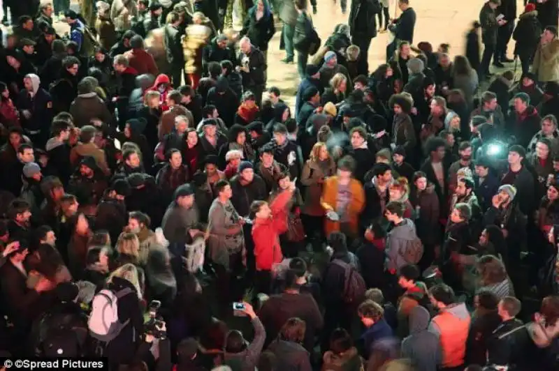 DISORDINI A BRIXTON DURANTE I FESTEGGIAMENTI PER LA MORTE DELLA THATCHER 