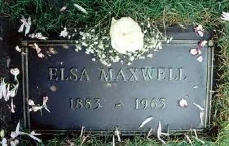 ELSA MAXELL TOMBA