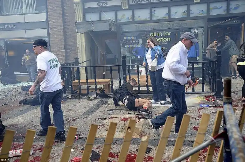 FERITI DALLE BOMBE ALLA MARATONA DI BOSTON 