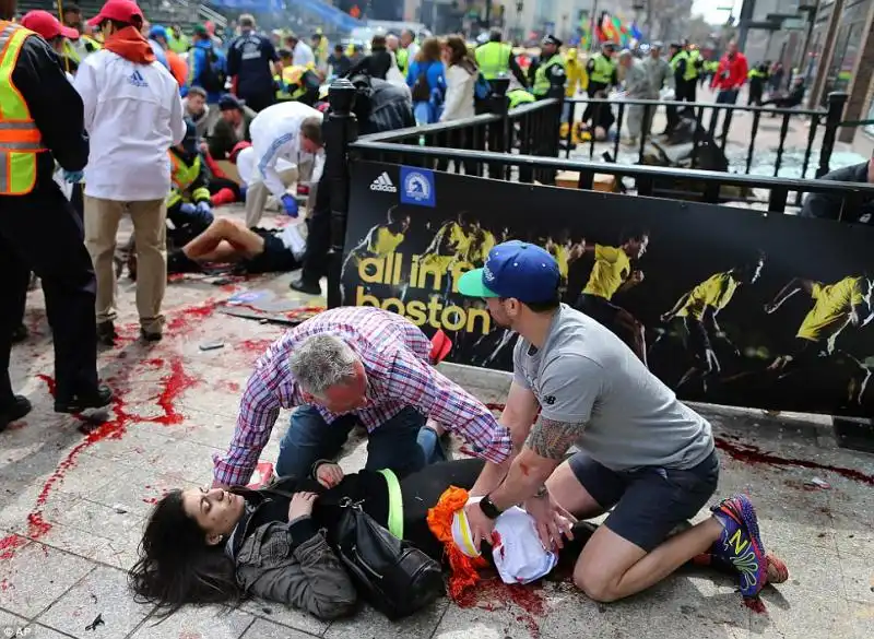 FERITI DALLE BOMBE ALLA MARATONA DI BOSTON 