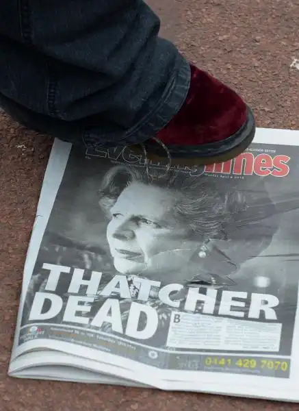 FESTA PER LA MORTE DELLA THATCHER A GLASGOW 