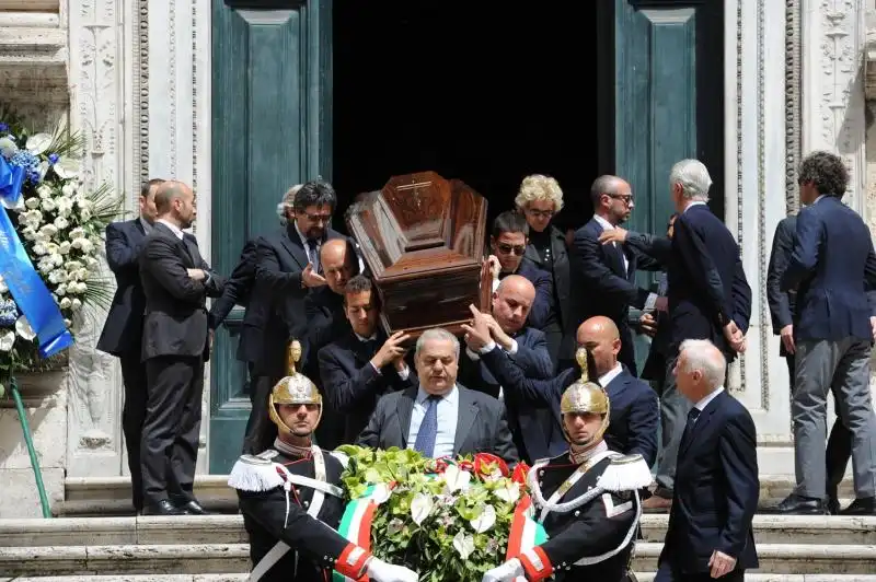 Funerali Maccanico 