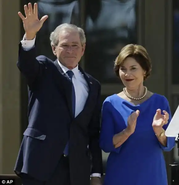 GEORGE W BUSH E LA MOGLIE LAURA ALL'INAUGURAZIONE DELLA GEORGE W BUSH LIBRARY