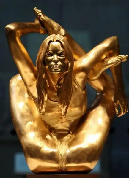 gold kate moss MARC QUINN 