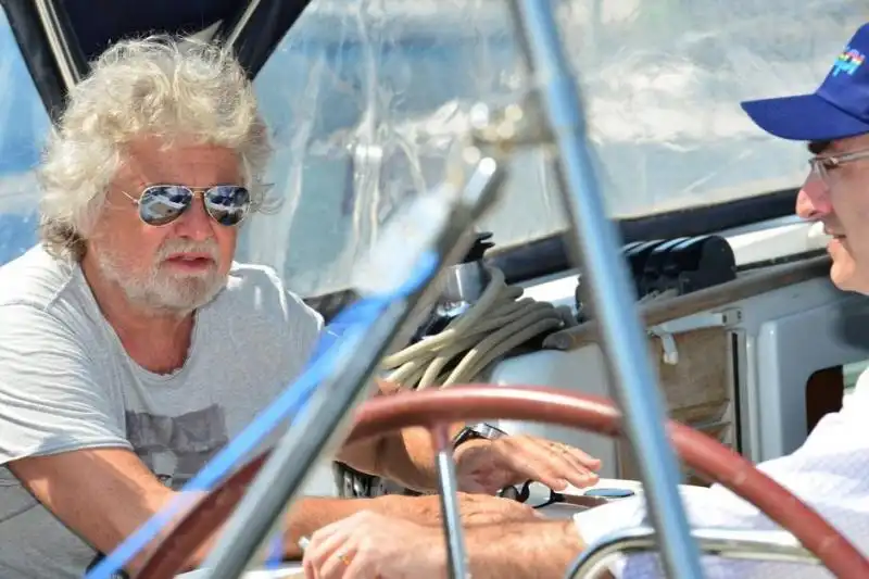 GRILLO ARRIVA IN BARCA A VELA A TRIESTE 