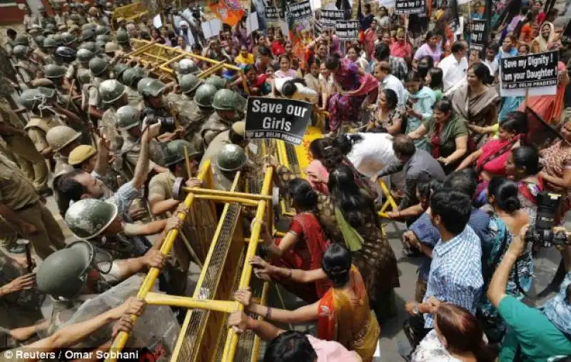 MANIFESTAZIONI CONTRO GLI STUPRI IN INDIA 