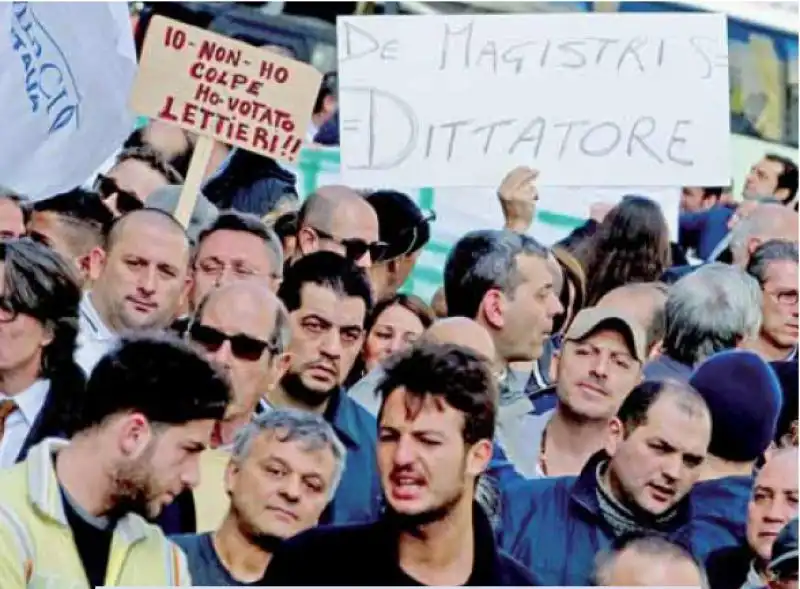 NAPOLI MANIFESTAZIONE ANTI DE MAGISTRIS 