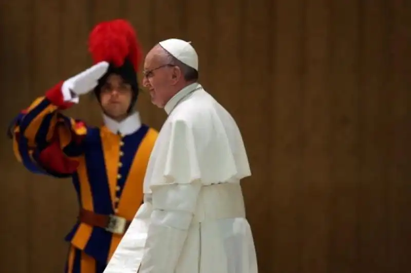 papa francesco bergoglio guardia svizzera