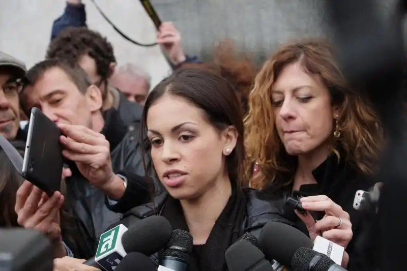 Ruby protesta al Tribunale di Milano