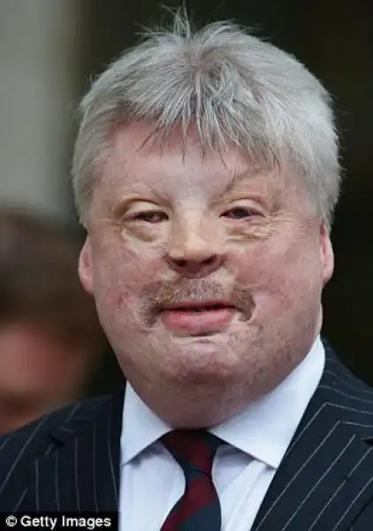 IL VETERANO DELLA GUERRA DELLE FALKLAND SIMON WESTON AI FUNERALI DI MARGARET THATCHER 