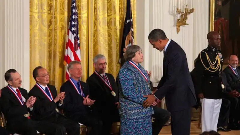 YVONNE BRILL PREMIATA DA OBAMA 