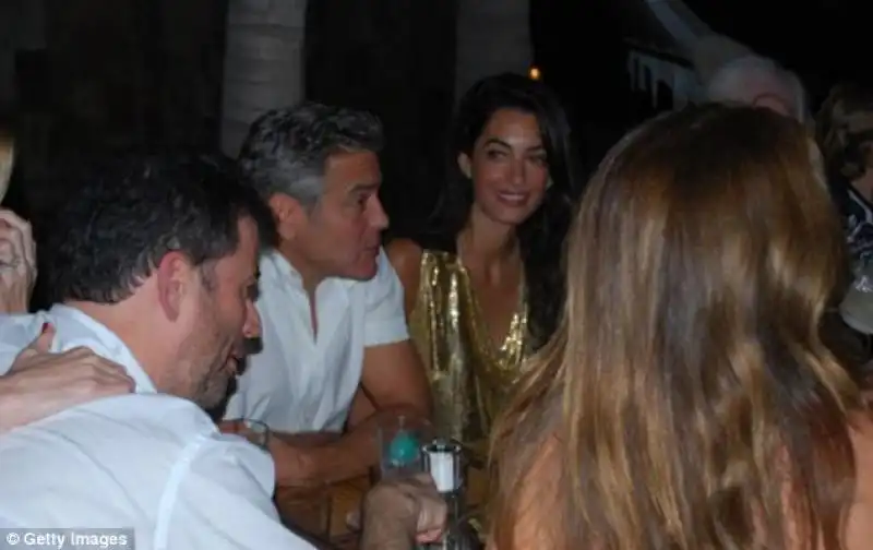 Amal Alamuddin e clooney article CAFE E x 