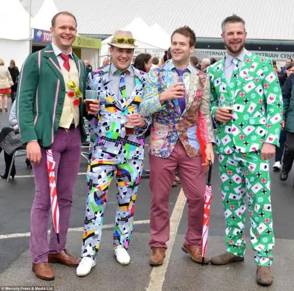 Anche gli uomini sono eccentrici ad Aintree 