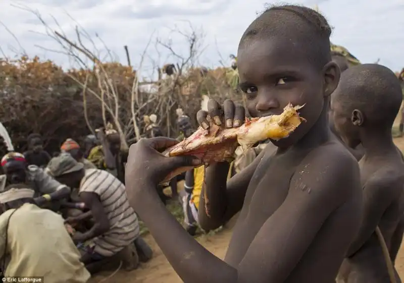 I bambini mangiano per ultimi 