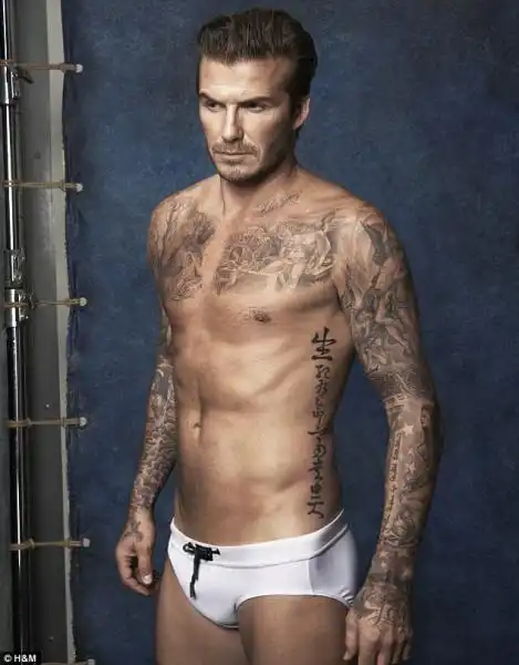 Beckham posa per la sua linea di costumi 