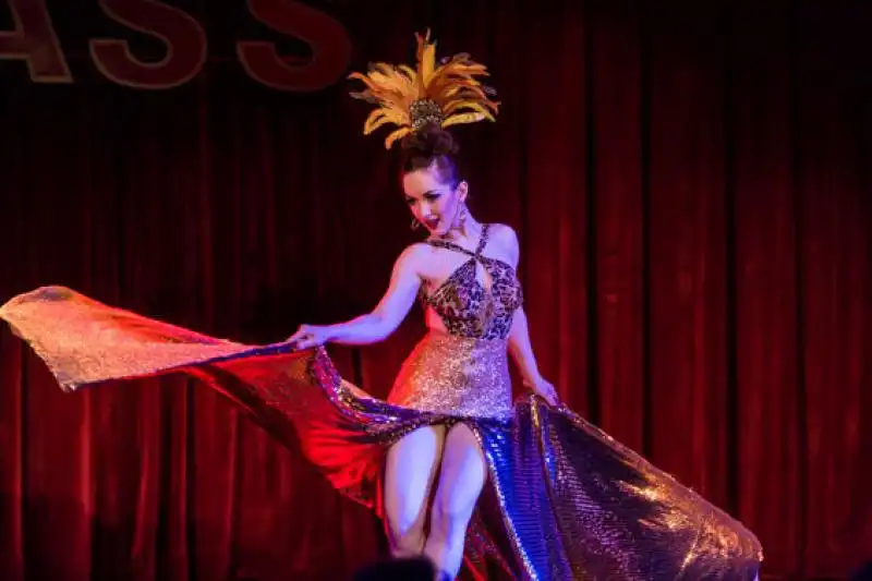 BURLESQUE SHOW ASSTOPIA 