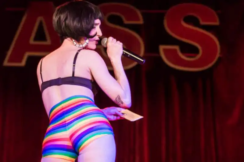 BURLESQUE SHOW ASSTOPIA 