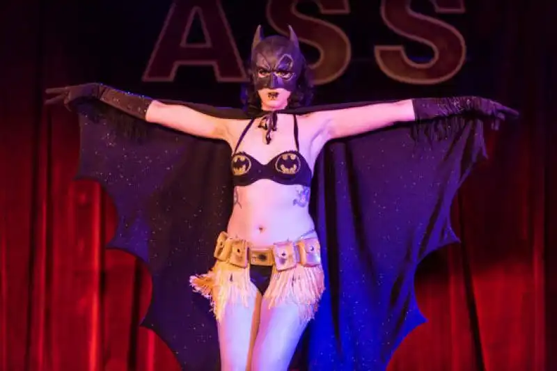 BURLESQUE SHOW ASSTOPIA 