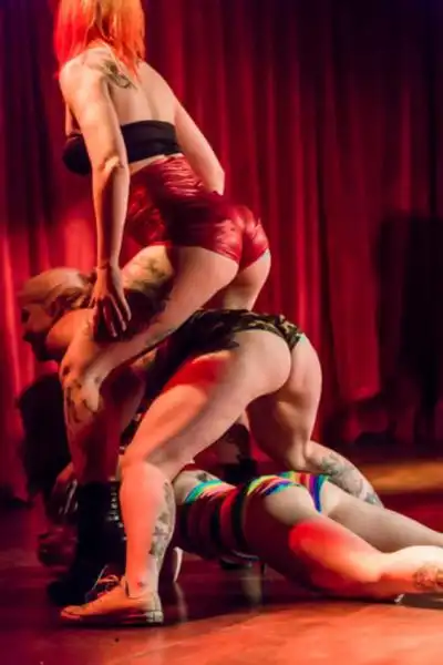 BURLESQUE SHOW ASSTOPIA 