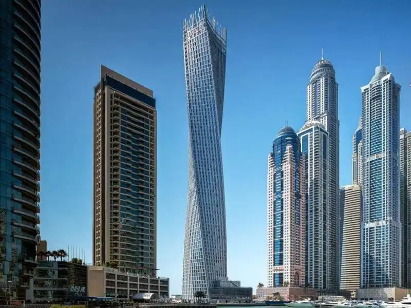 Cayan Tower di Dubai 