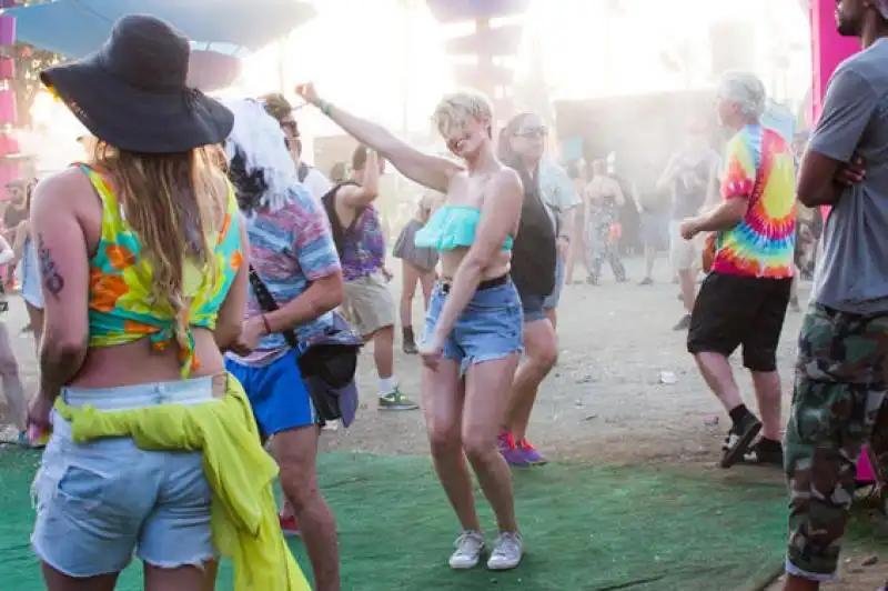 COACHELLA DANCE 