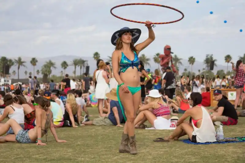 COACHELLA DANCE 