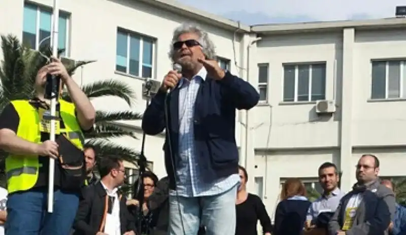 IL COMIZIO DI BEPPE GRILLO A PIOMBINO