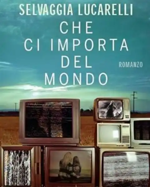 COPERTINA DEL LIBRO DI SELVAGGIA LUCARELLI - CHE CI IMPORTA DEL MONDO