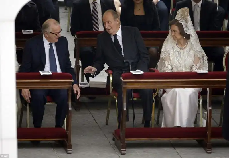 JUAN CARLOS I PAPI SANTI IN VATICANO CANONIZZAZIONE DI WOJTYLA E RONCALLI 